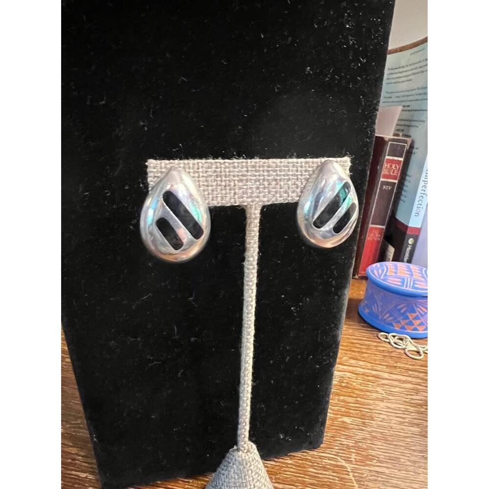 earrings. 1980s Onyx inlay Sterling silver earrings 1 inch length. Post backing